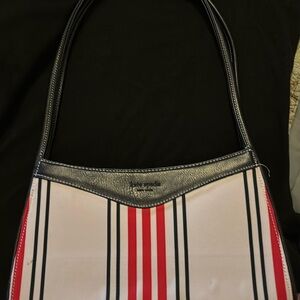 Selling this we’ll kept Kate Spade purse